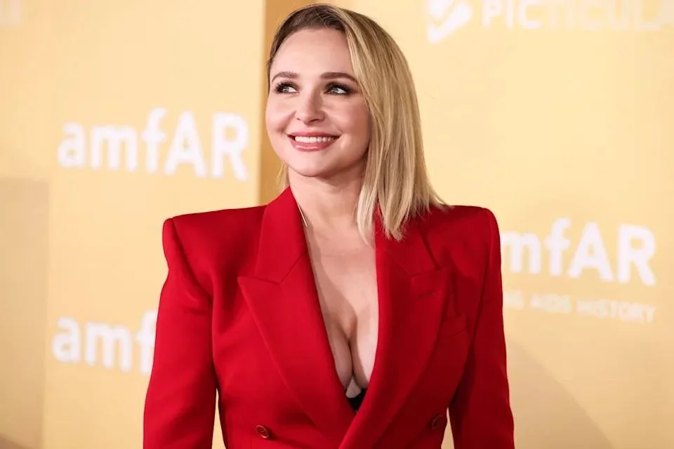 Hayden Panettiere picture 2 of 4