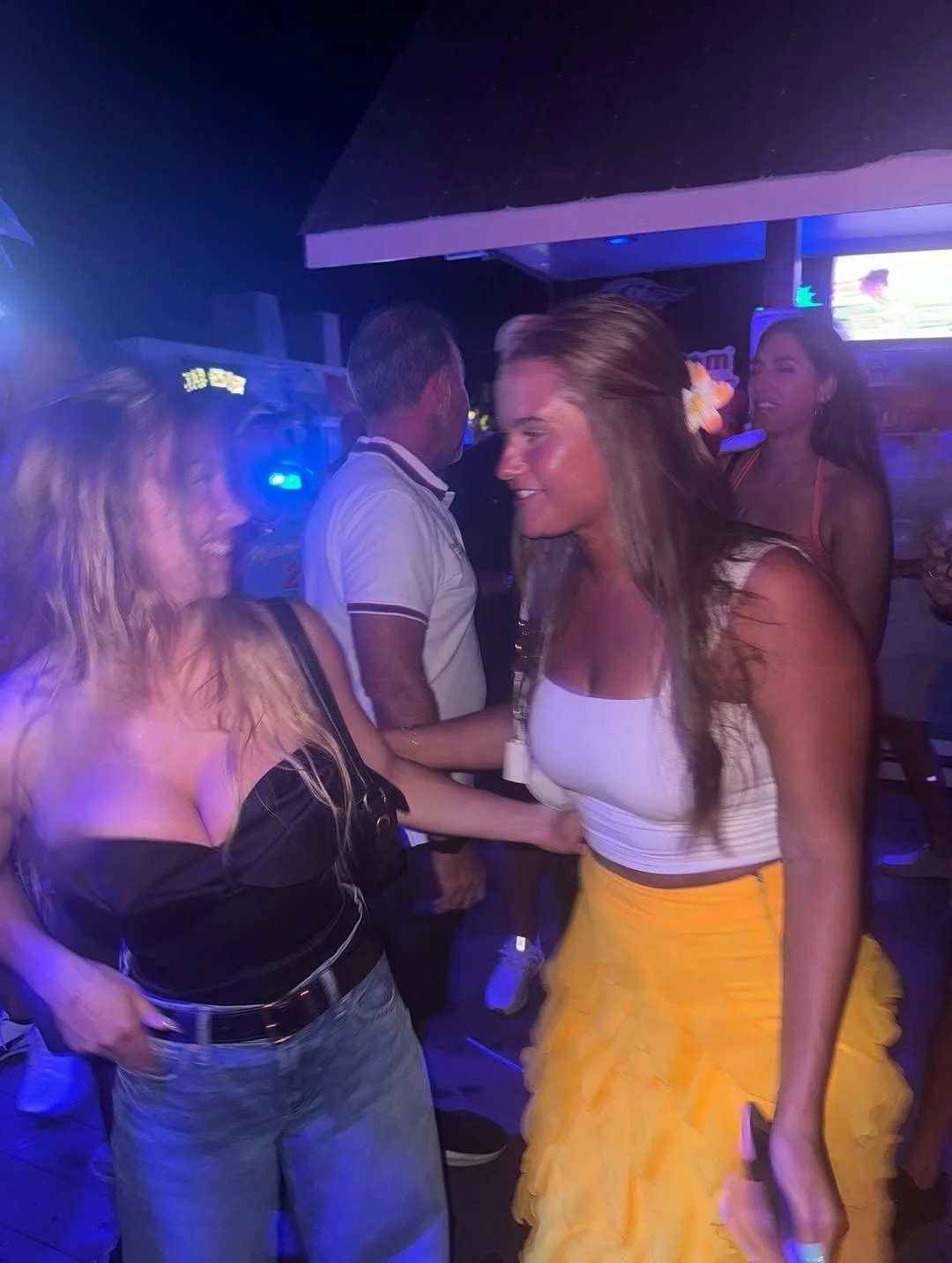 Sydney Sweeney picture 2 of 3
