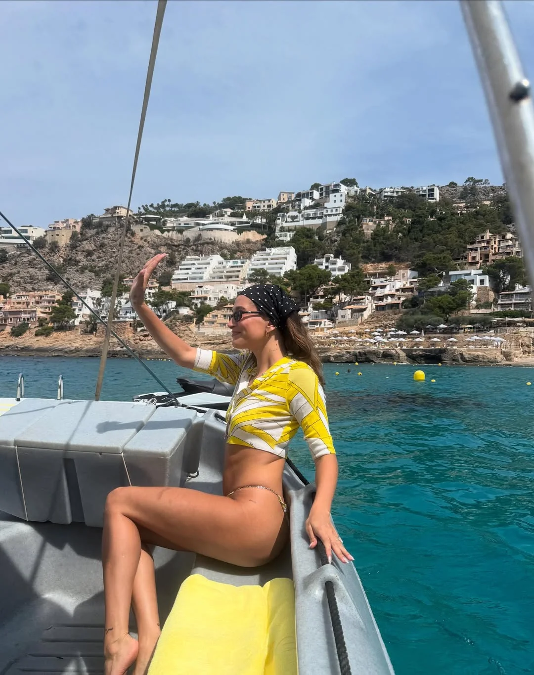 Hailey Bieber picture 2 of 7