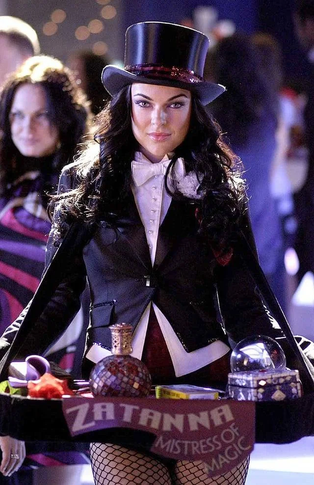 Serinda Swan As Zatanna in Smallville picture 1 of 1