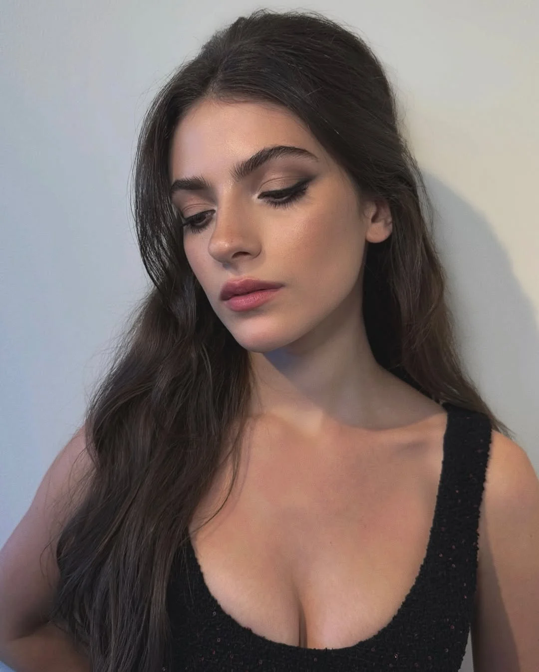 Ella Rubin picture 1 of 4
