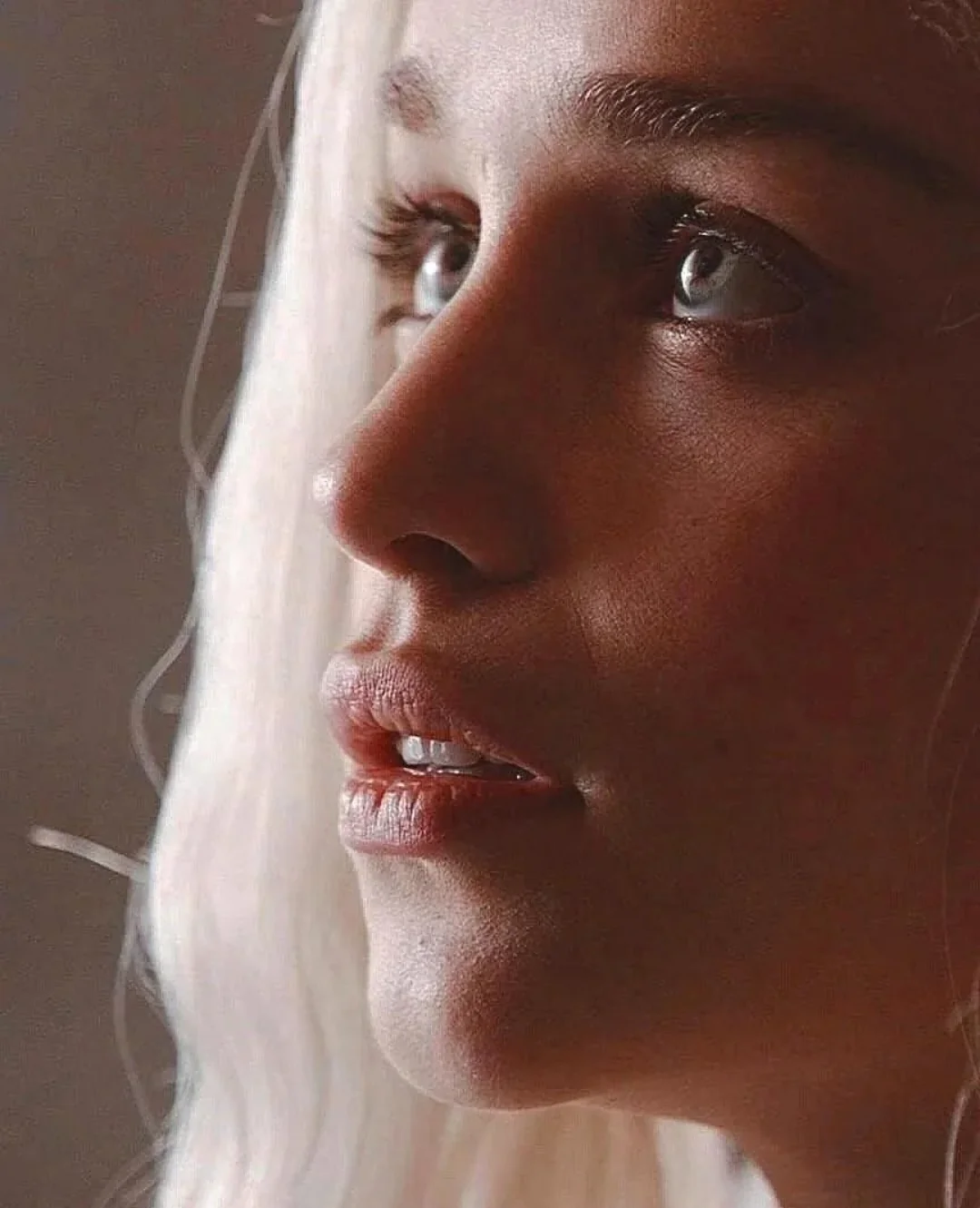 Emilia Clarke's kissable lips... picture 1 of 1