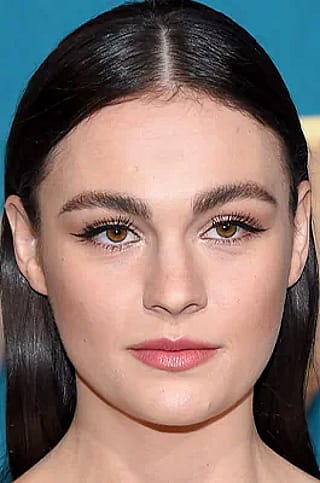 Sophie Skelton'