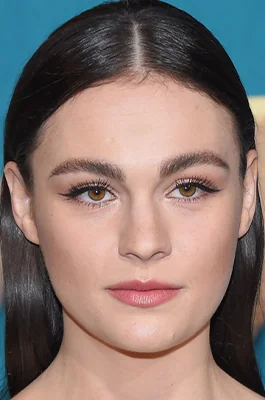 Sophie Skelton picture 1 of 1
