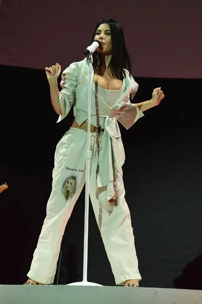 Marina Diamandis picture 1 of 3