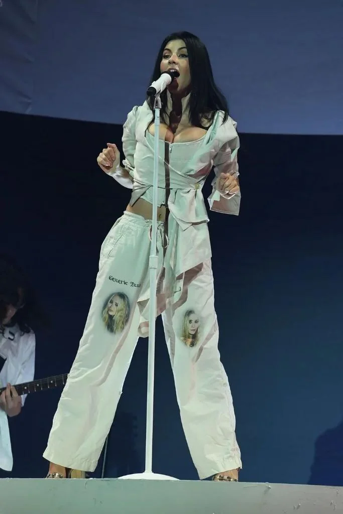 Marina Diamandis picture 2 of 3