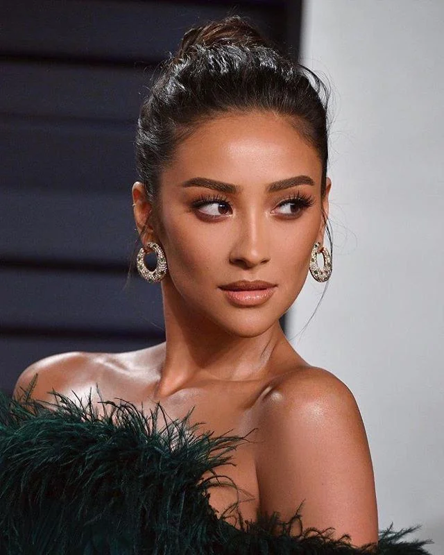 Shay Mitchell picture 1 of 1