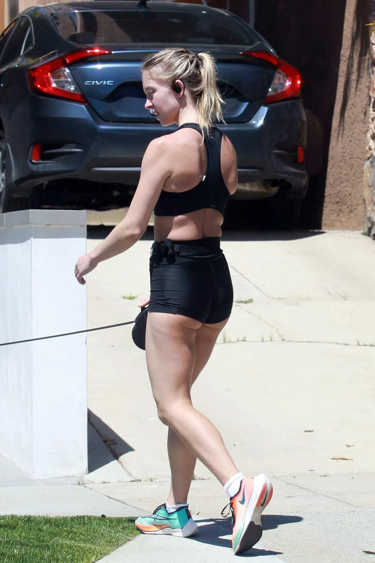 Sydney Sweeney picture 2 of 8