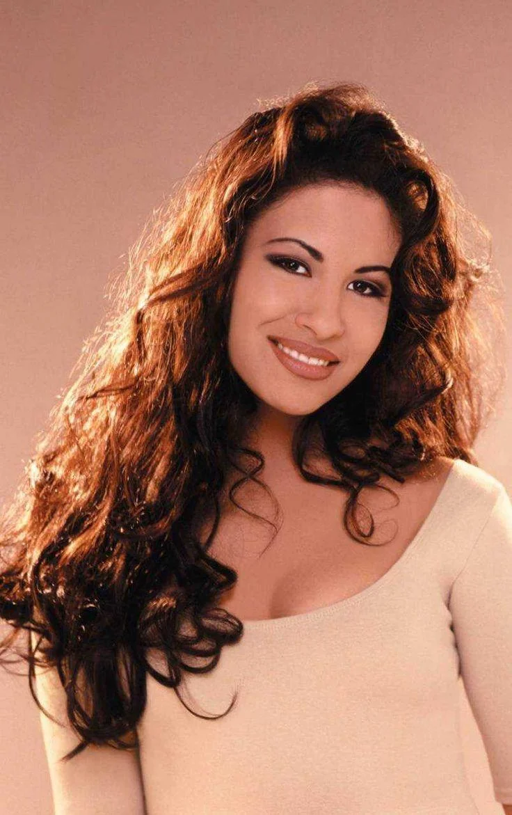 Queen Selena picture 2 of 2