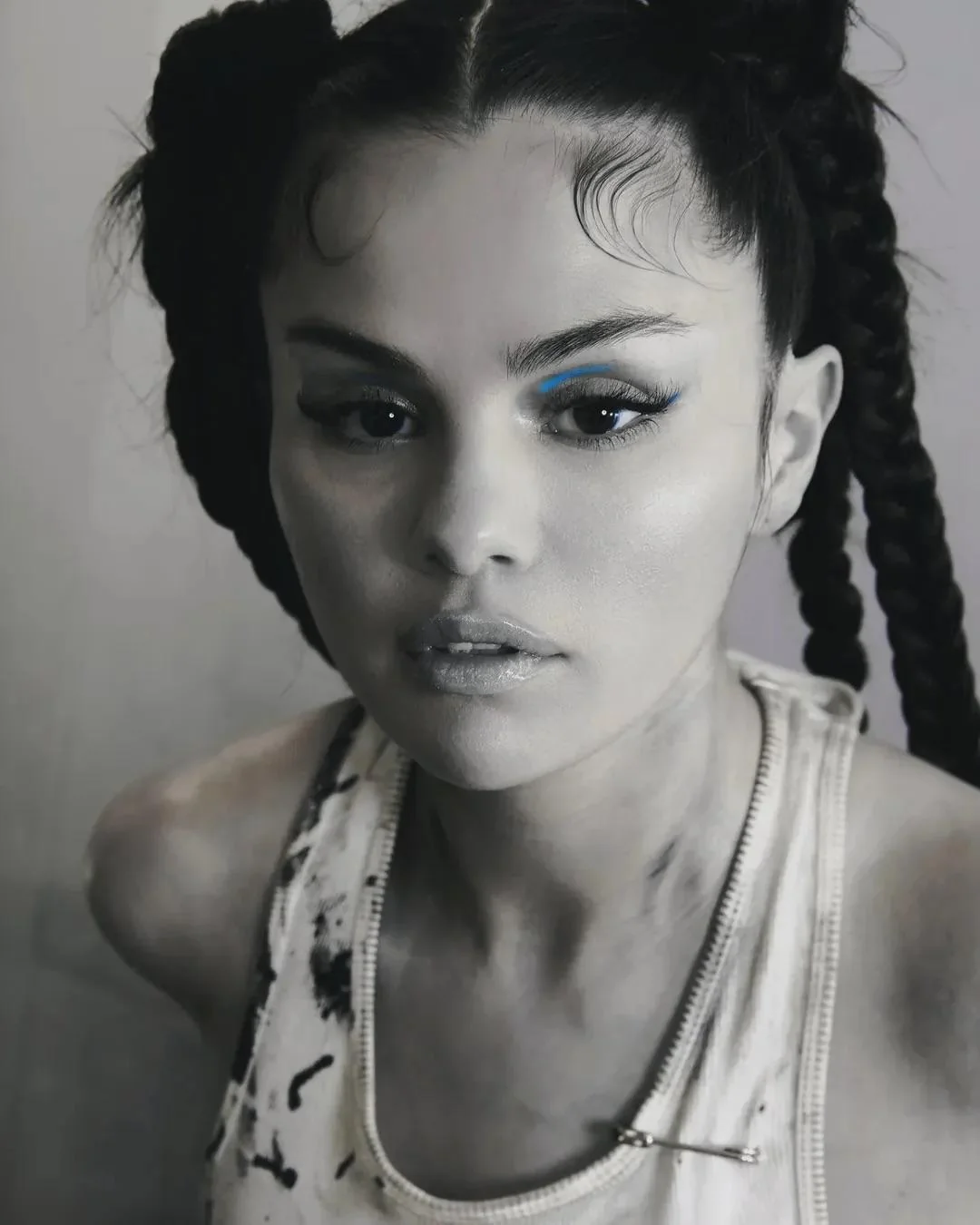 Selena Gomez picture 2 of 2