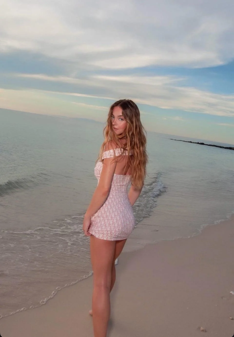 Sydney Sweeney picture 2 of 6