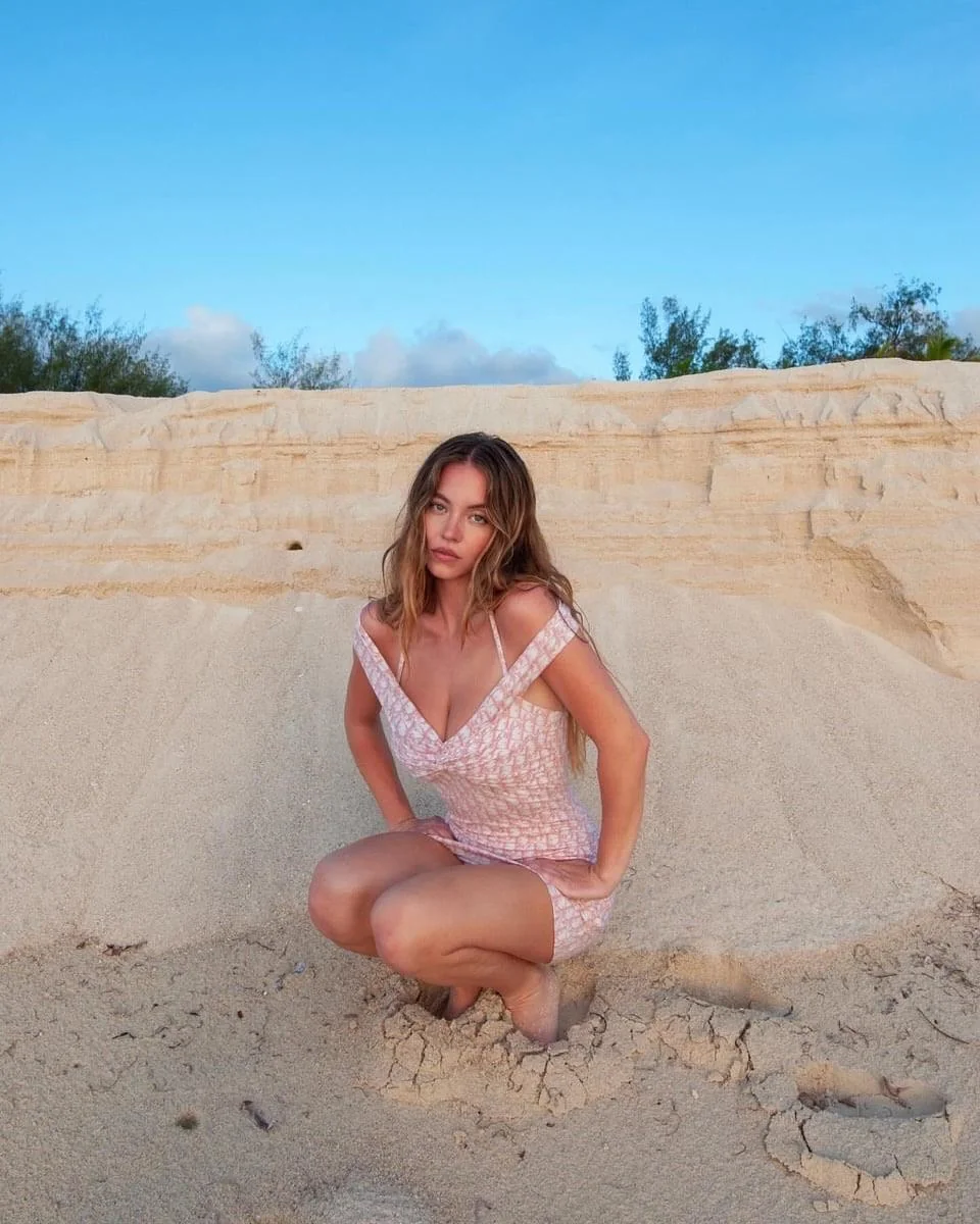 Sydney Sweeney picture 4 of 6