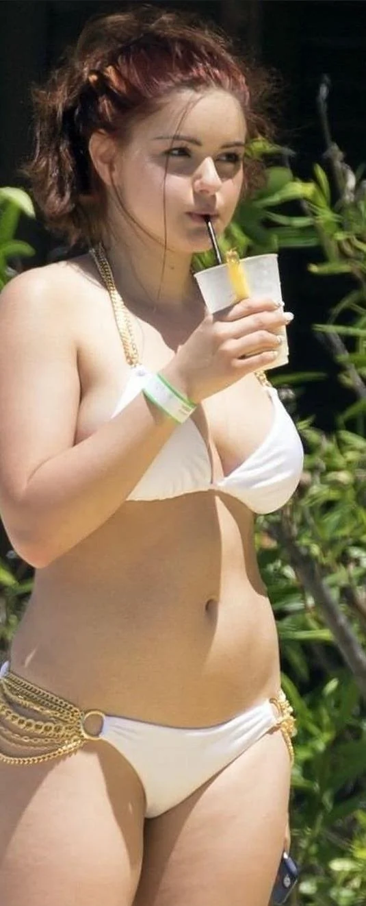 Ariel Winter picture 3 of 4