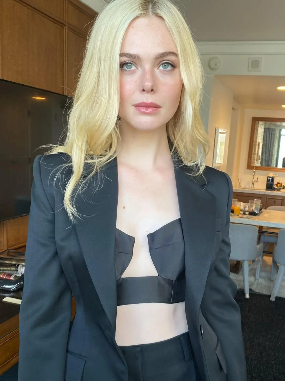 Elle Fanning picture 1 of 1