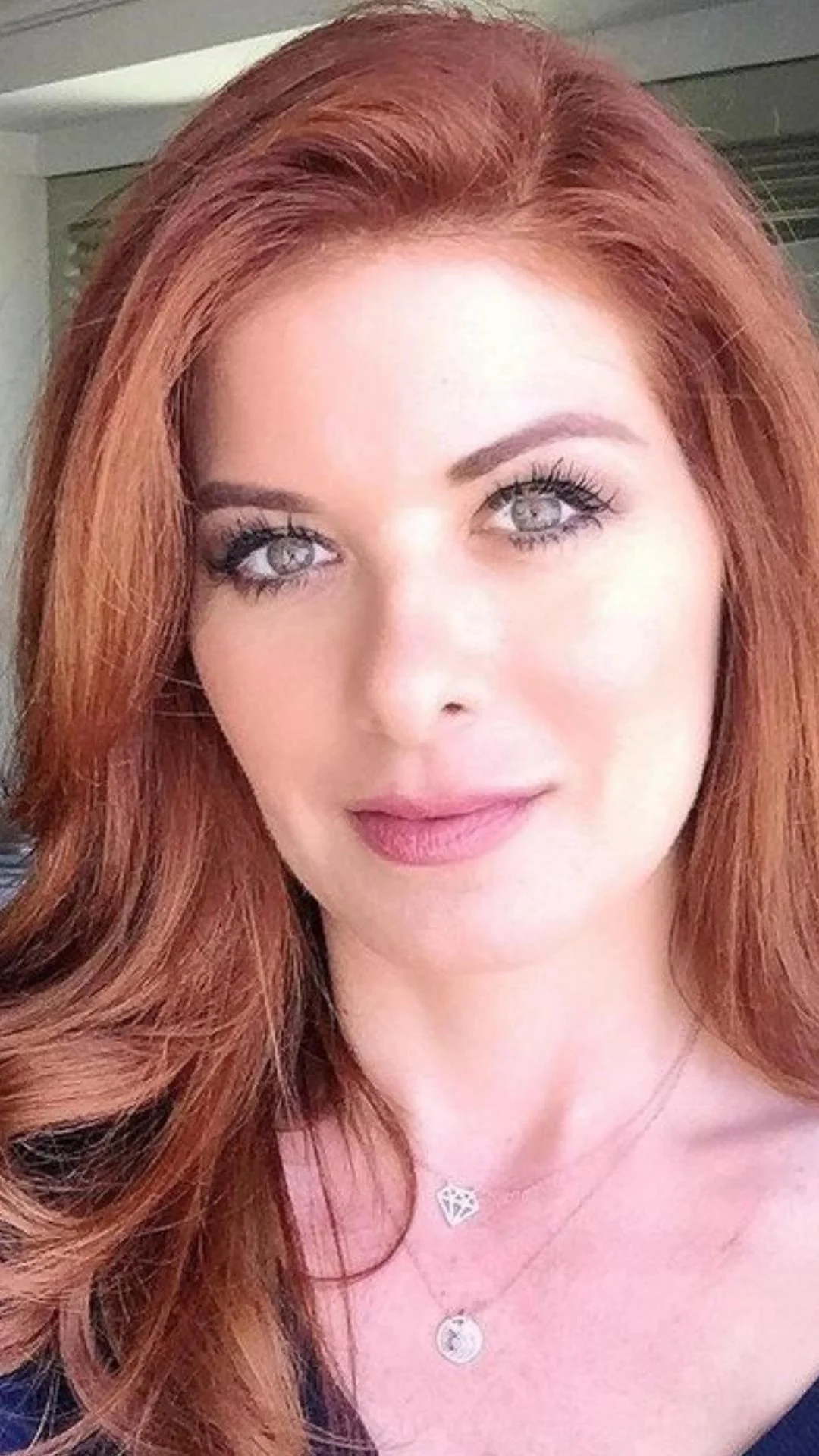 Debra Messing picture 5 of 6