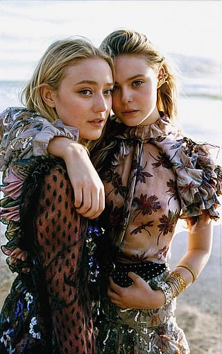 Dakota & Elle Fanning'