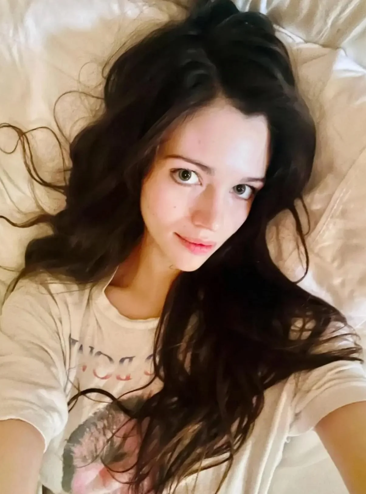 India Eisley picture 1 of 2
