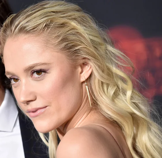 Maika Monroe picture 1 of 1