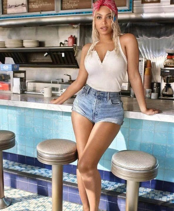 "Beyonce has better Jeans". Where was the outrage when Beyonce Knowles took photos and did commercials and ads in blue jeans clothes? picture 2 of 10
