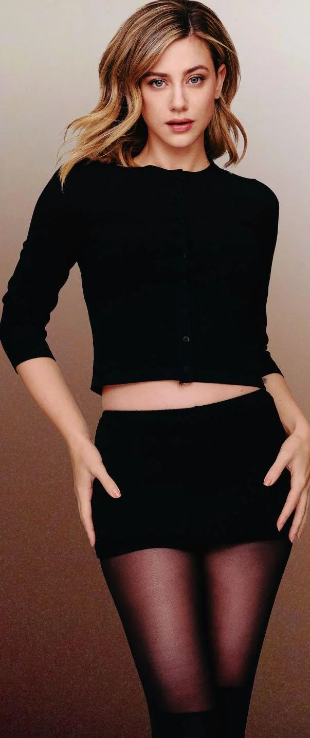 Lili Reinhart picture 1 of 1