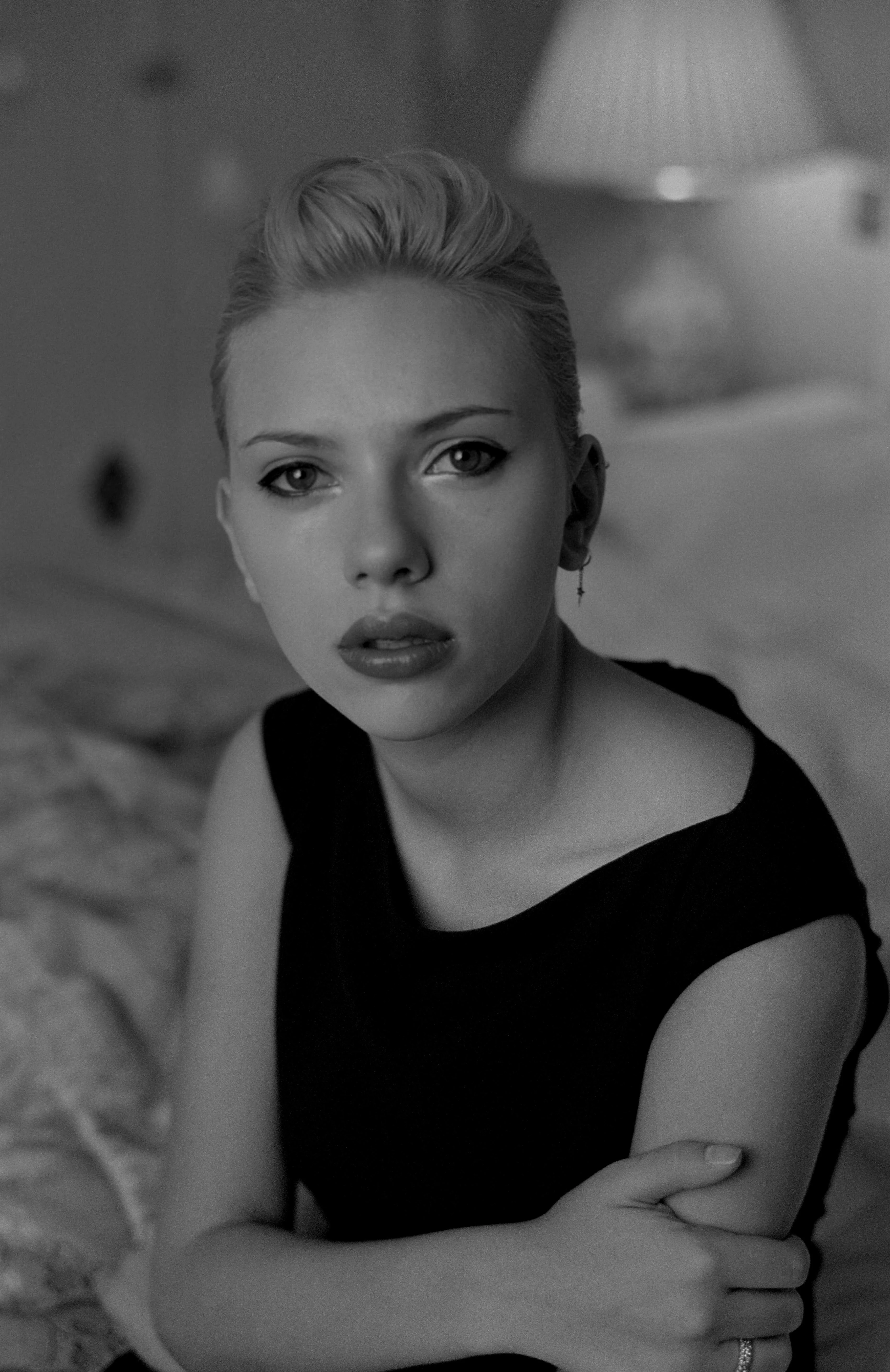 Scarlett Johansson (2003) picture 2 of 5