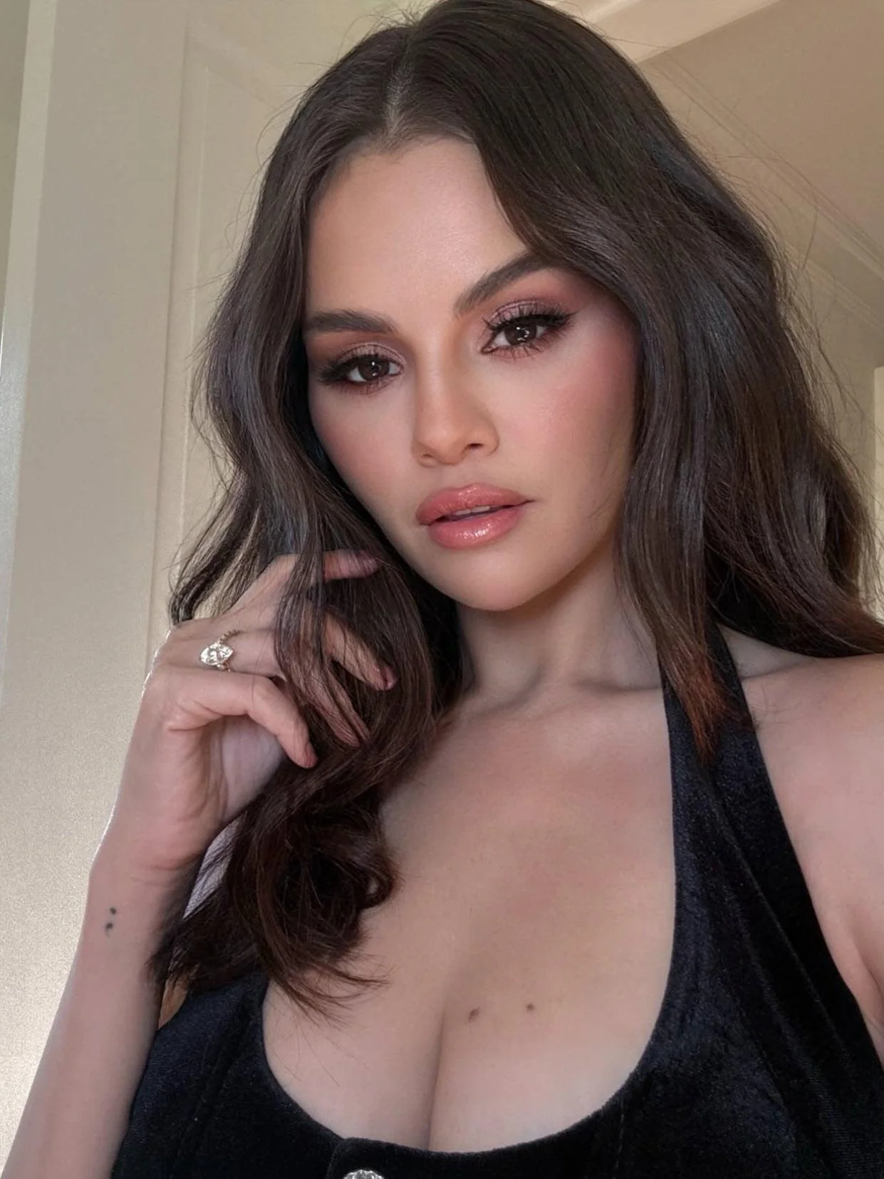 Selena Gomez picture 1 of 1