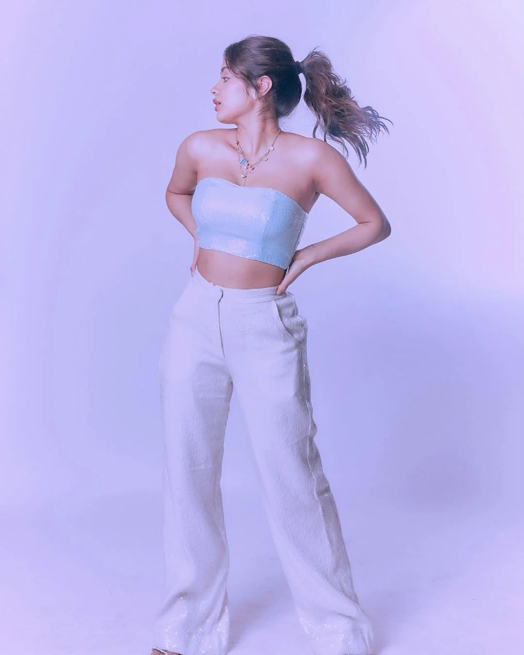 Janhvi Kapoor picture 2 of 3