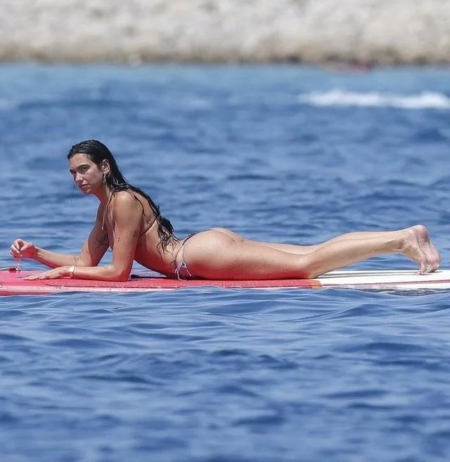 Dua Lipa picture 2 of 2