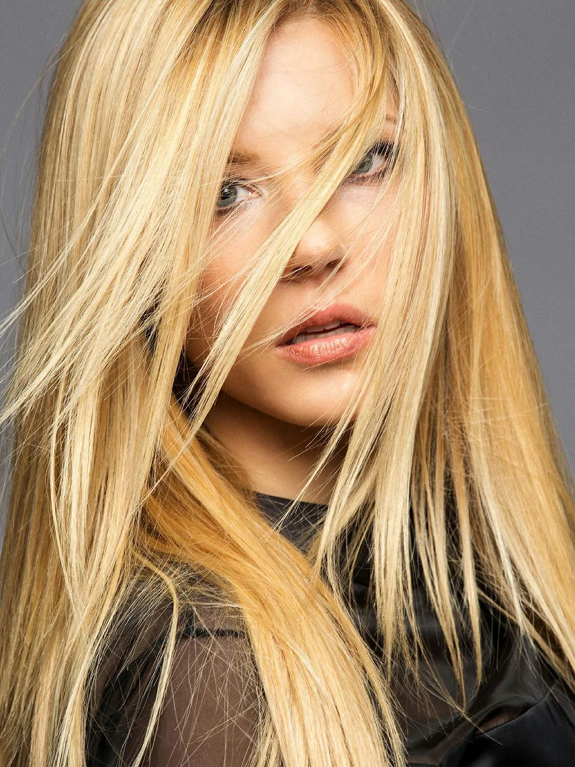 Katheryn Winnick picture 4 of 7