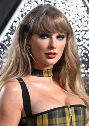 Taylor Swift picture 3 of 4