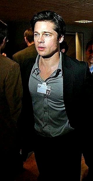 anyone can find full version of this brad pitt photo?'