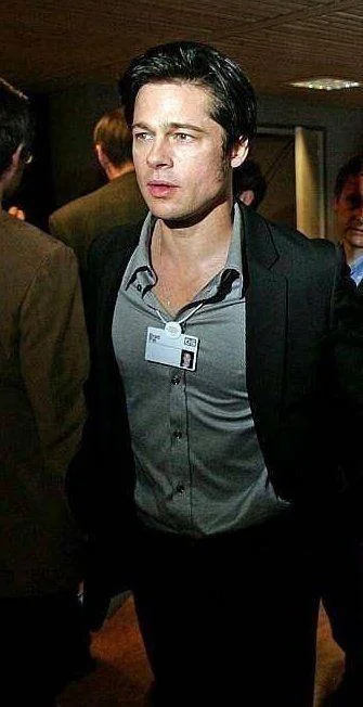 anyone can find full version of this brad pitt photo? picture 1 of 1