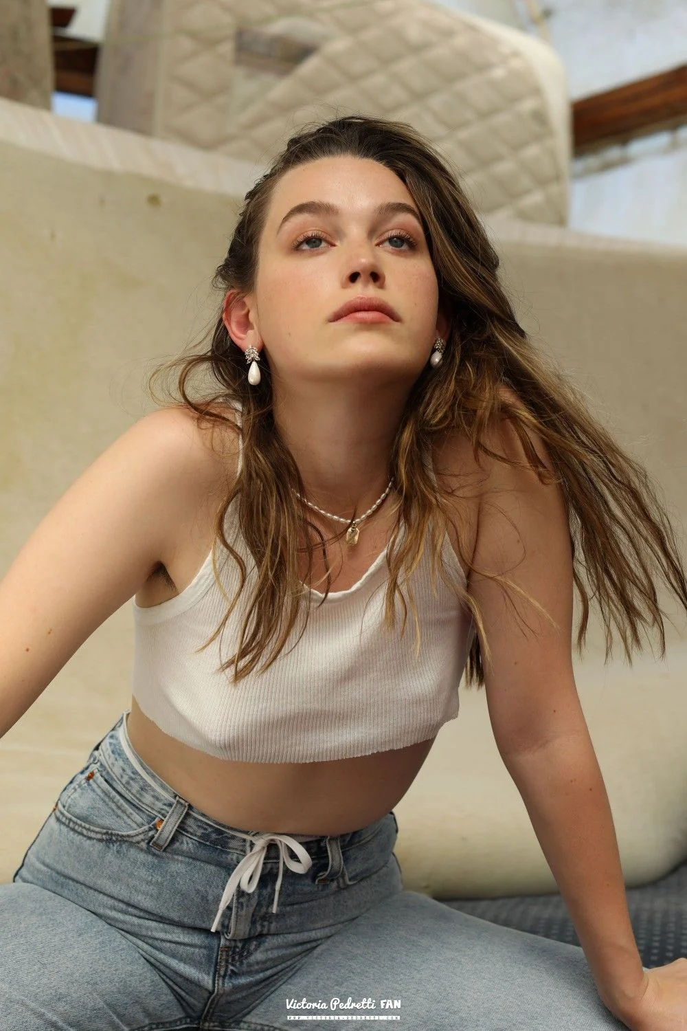 Victoria Pedretti picture 1 of 5