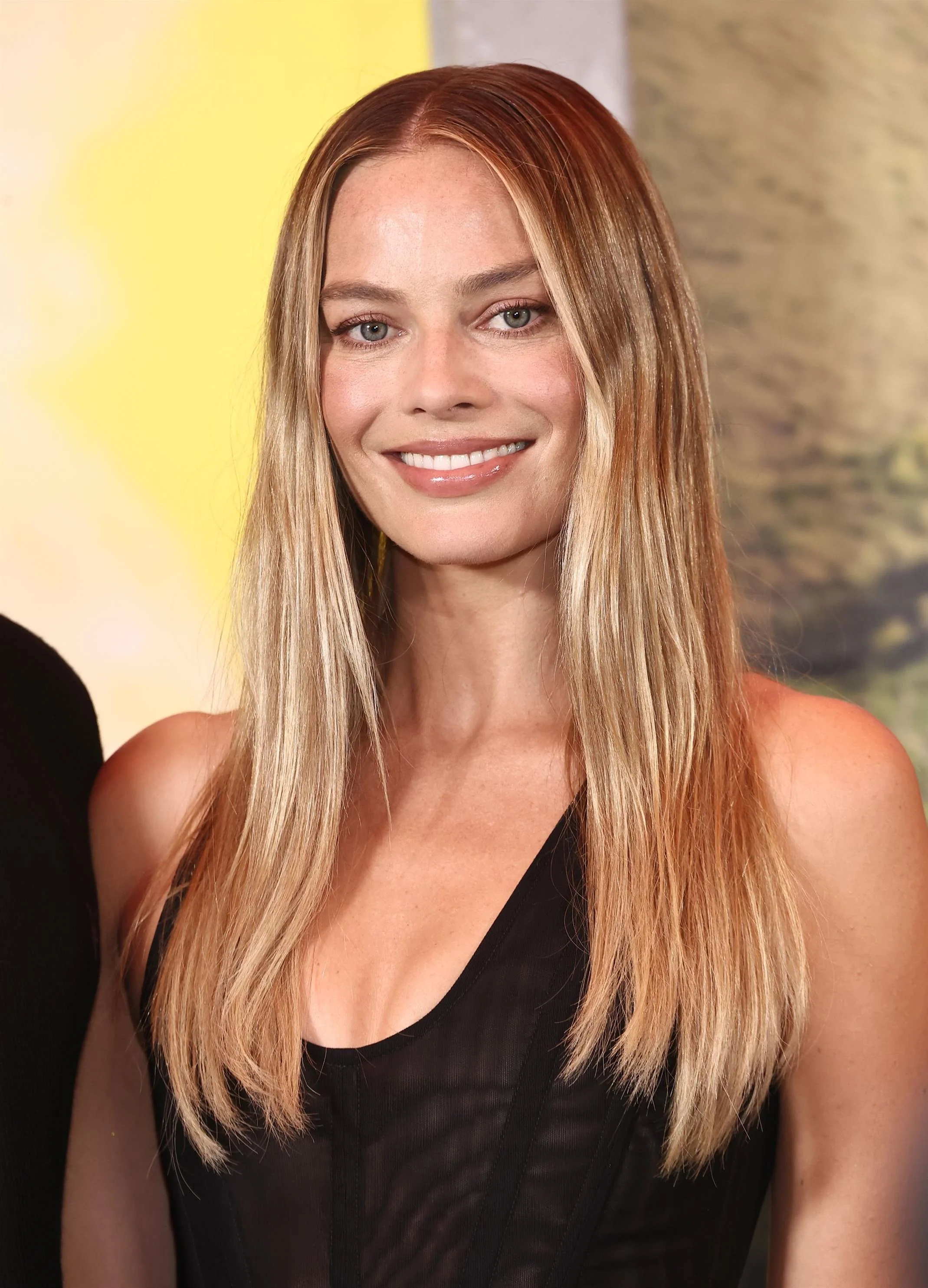 Margot Robbie picture 2 of 2