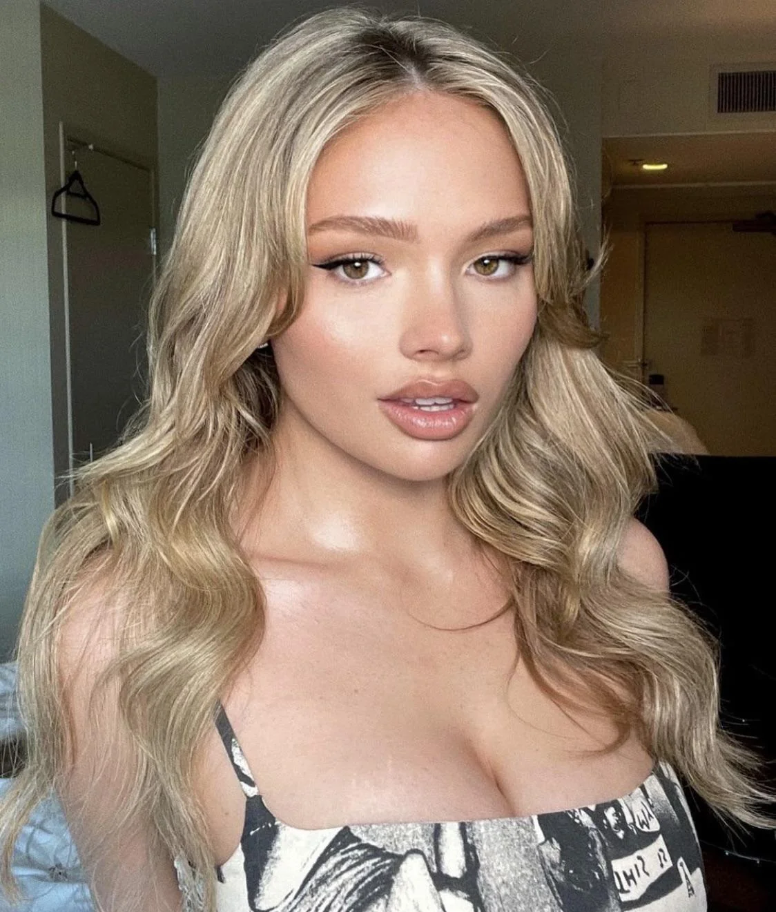 Natalie Alyn Lind picture 1 of 1