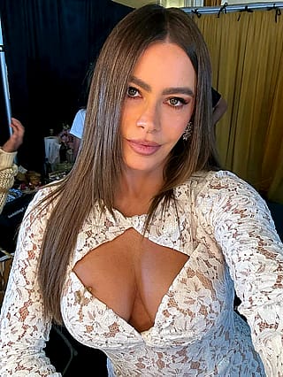 Sofia Vergara in new IG post - prettiest and hottest women in fifties'