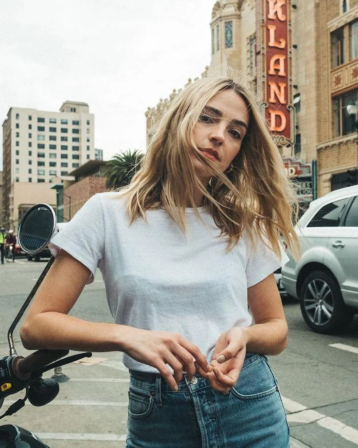 Katelyn Tarver picture 3 of 5