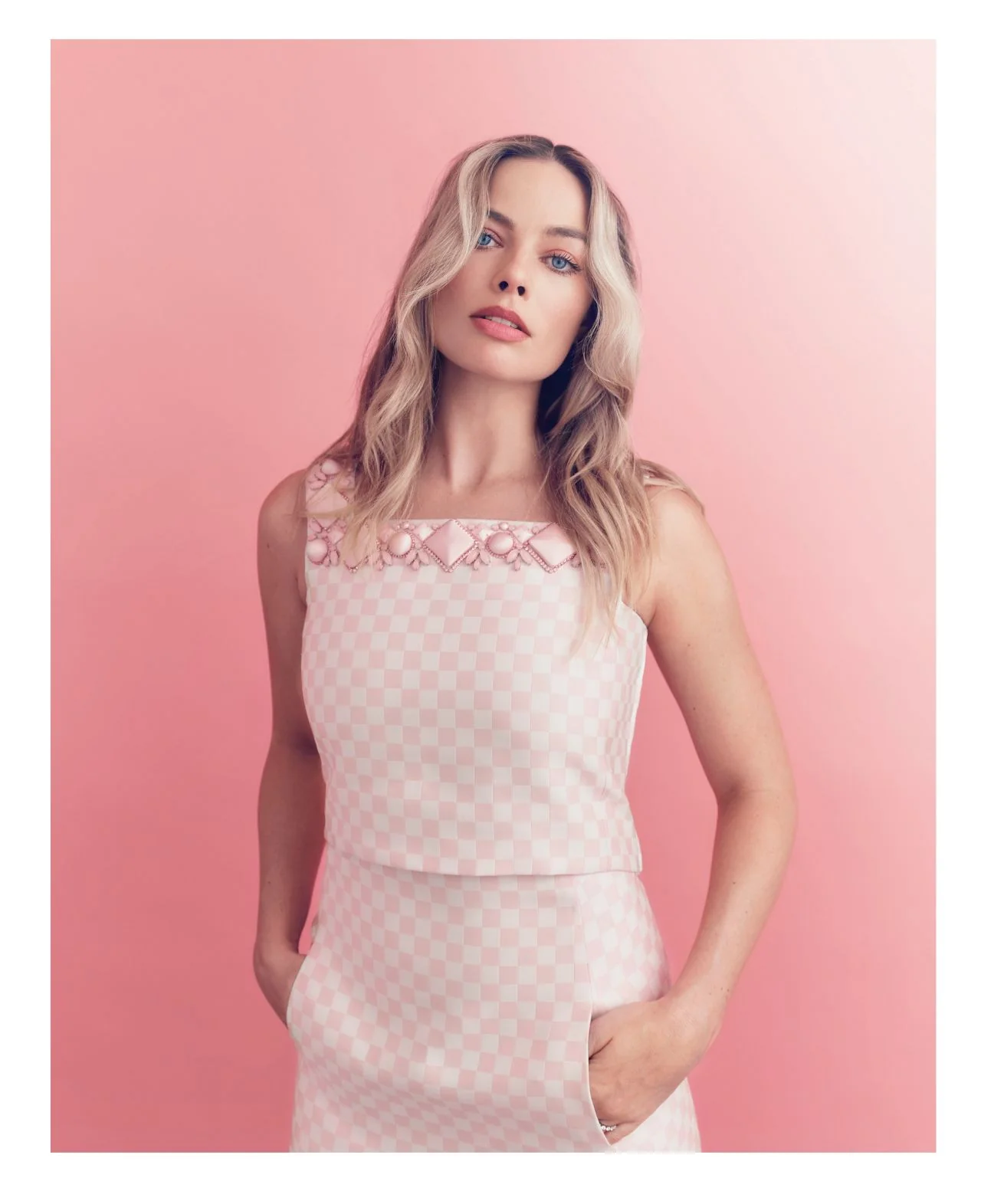 Ana de Armas Vs. Margot Robbie picture 2 of 14