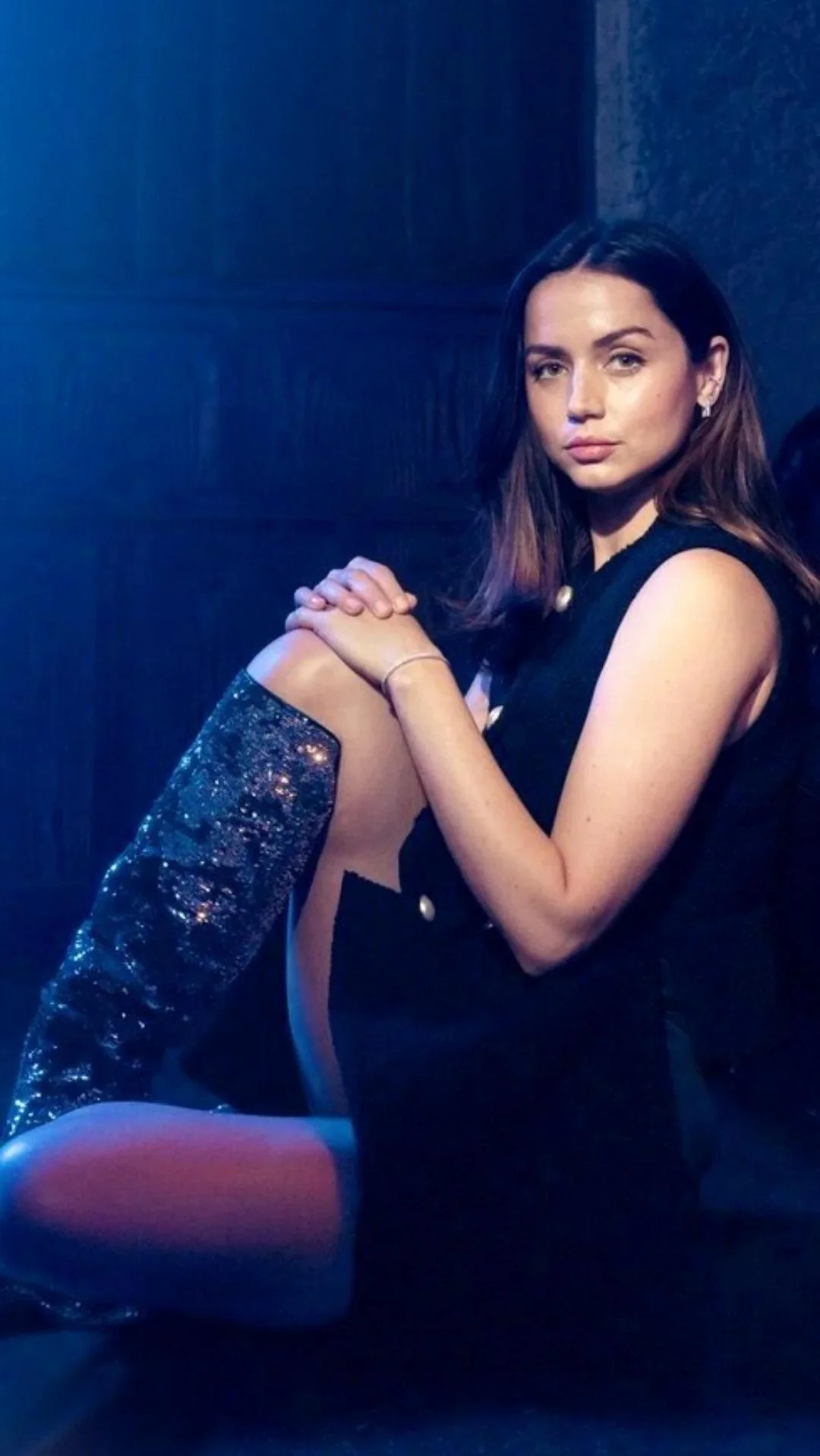 Ana de Armas Vs. Margot Robbie picture 11 of 14