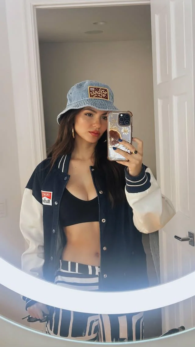 Victoria Justice picture 1 of 1