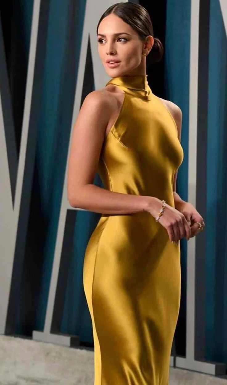 Eiza Gonzalez picture 3 of 3
