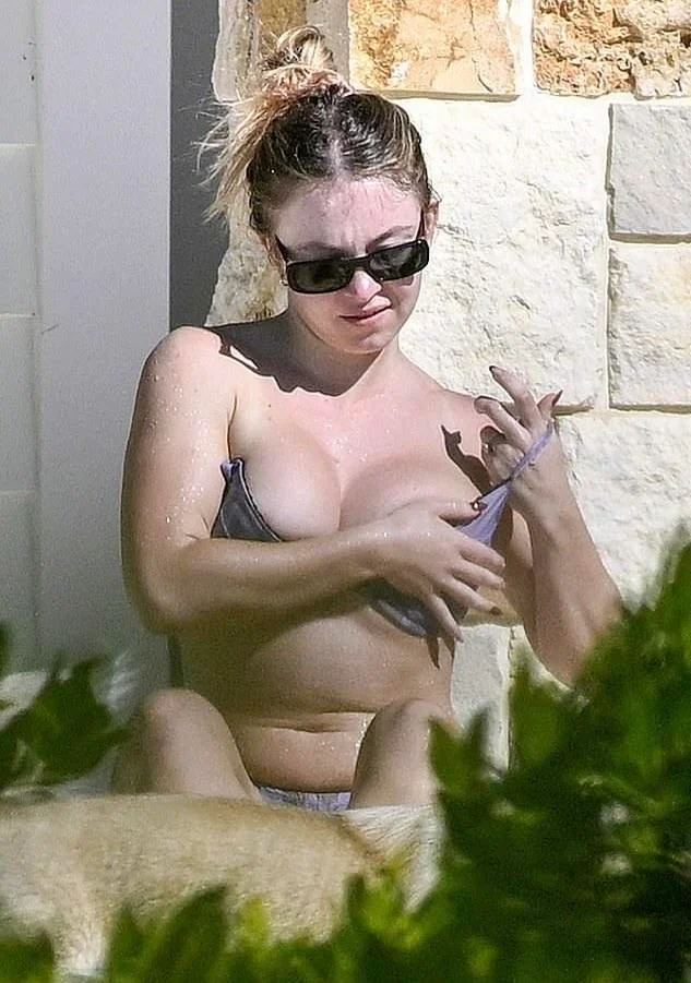 Sydney Sweeney picture 3 of 6