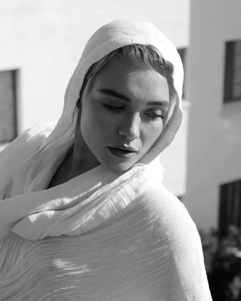 Florence Pugh picture 1 of 4