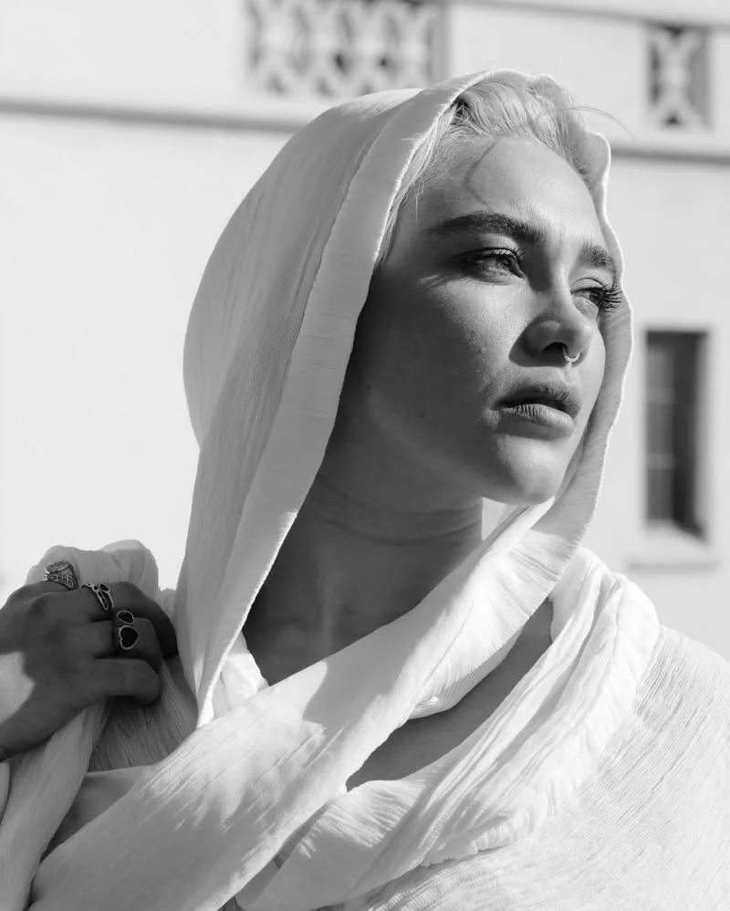 Florence Pugh picture 2 of 4