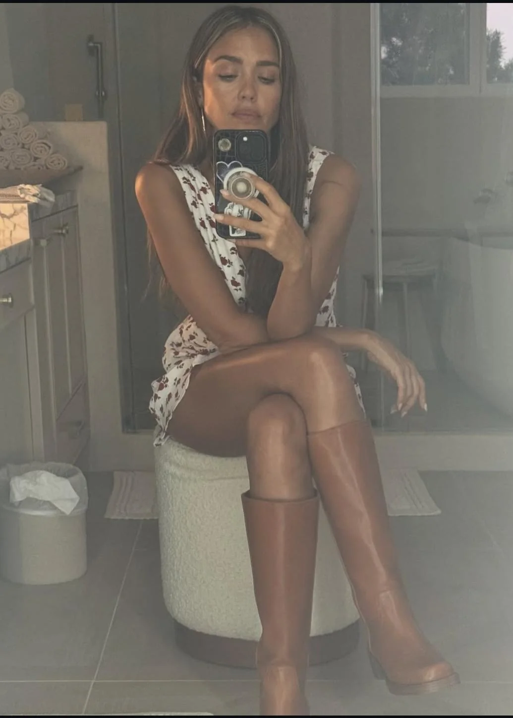 Jessica Alba picture 1 of 3