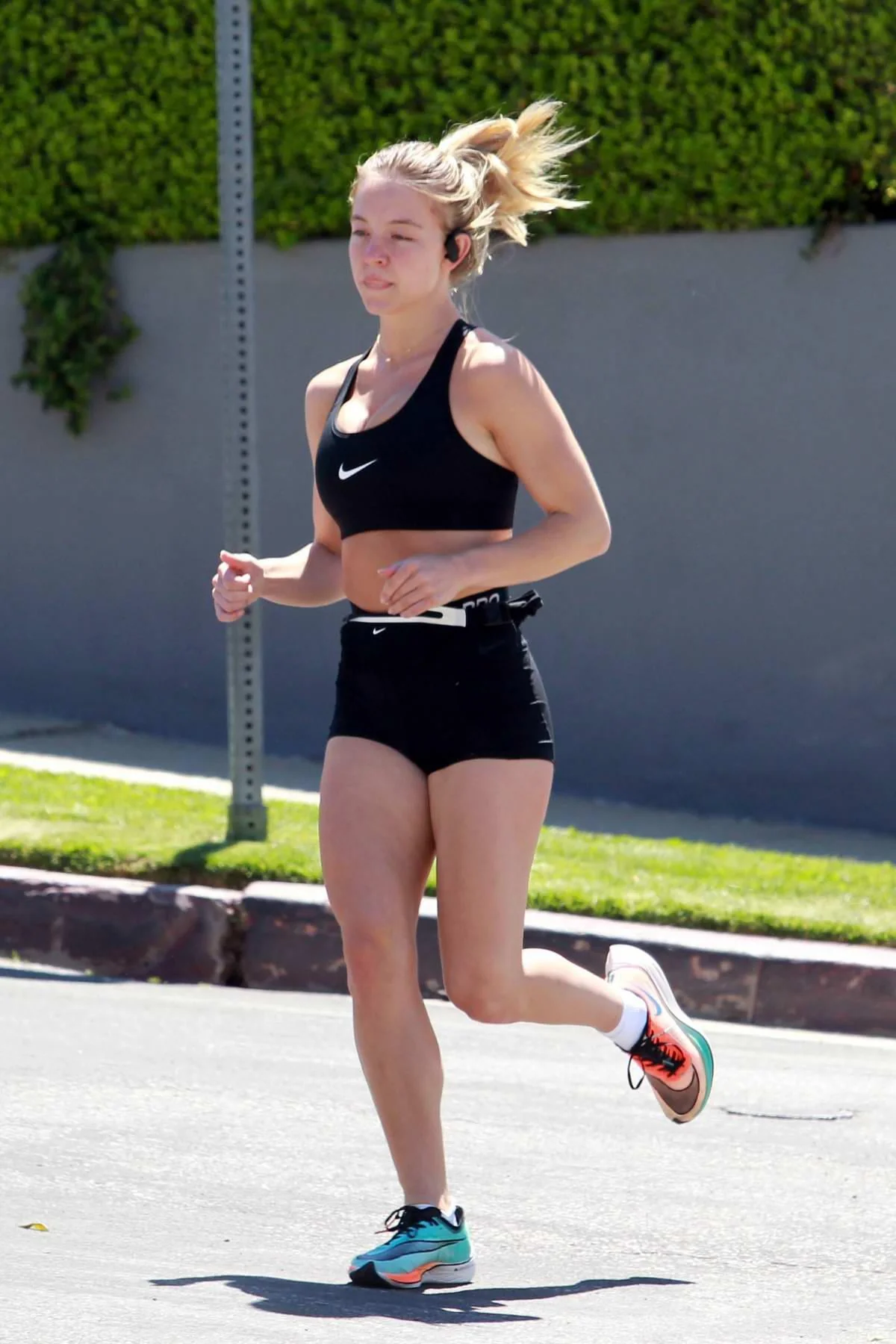 Sydney Sweeney picture 2 of 3