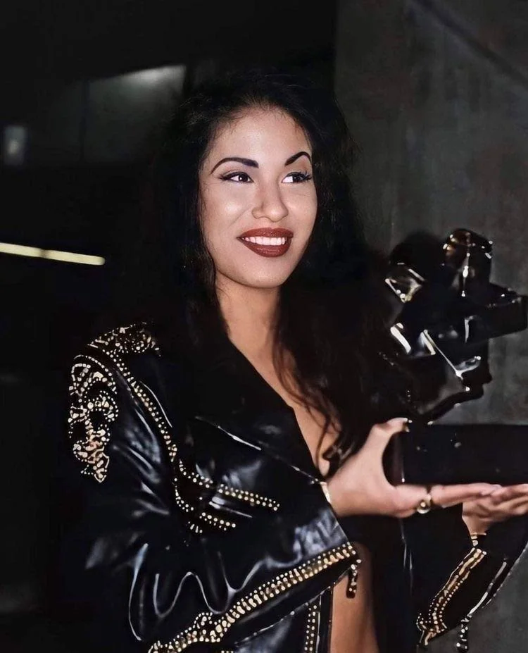 Selena Quintanilla-Pérez (1971 - 1995) picture 10 of 20