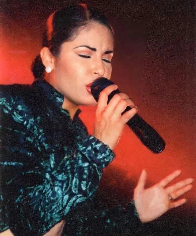 Selena Quintanilla-Pérez (1971 - 1995) picture 17 of 20