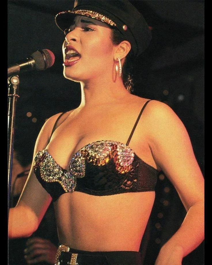 Selena Quintanilla-Pérez (1971 - 1995) picture 18 of 20