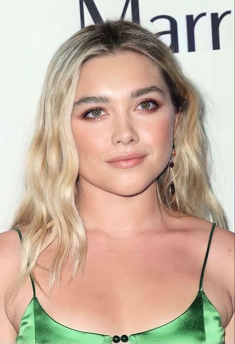 Florence Pugh picture 2 of 3